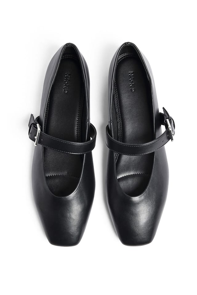 Black Ballerinaskor med banddetalj