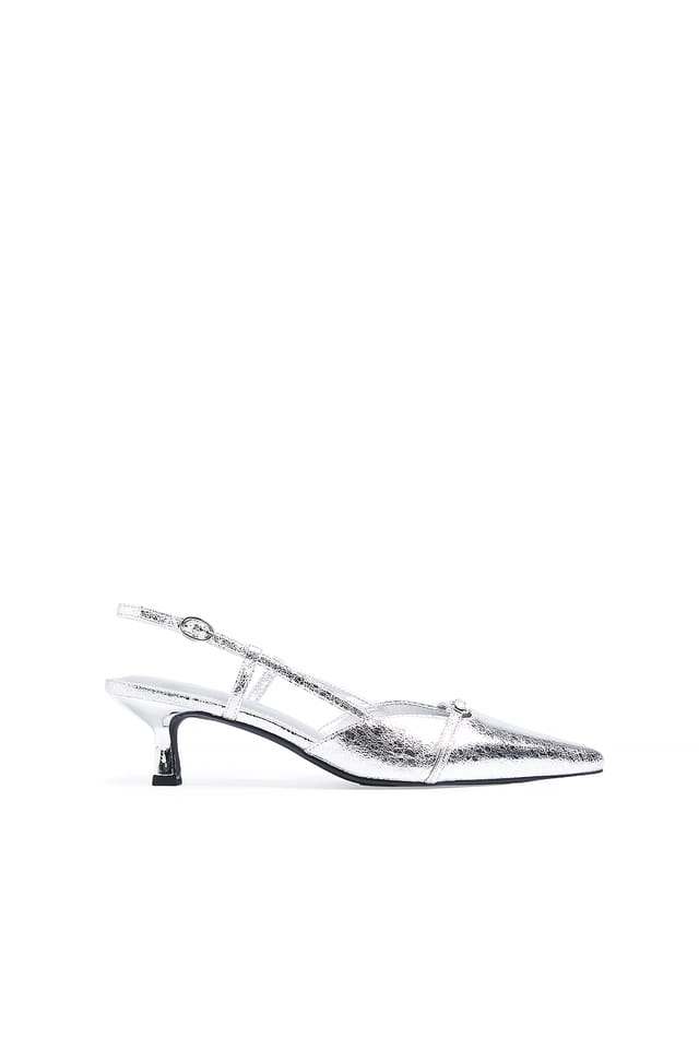 Silver Slingback-Pumps mit Riemen