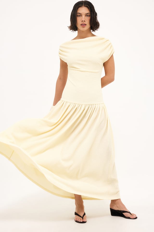 Light Yellow strukturiertes Maxikleid mit überschnittener Taille