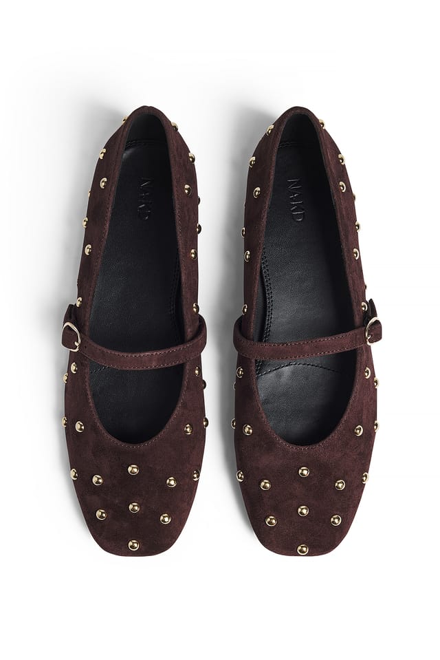 Brown Ballerinas aus Wildleder mit Nieten