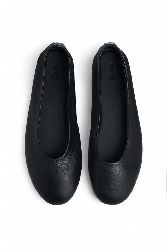 Black Ofodrade ballerinaskor i läder
