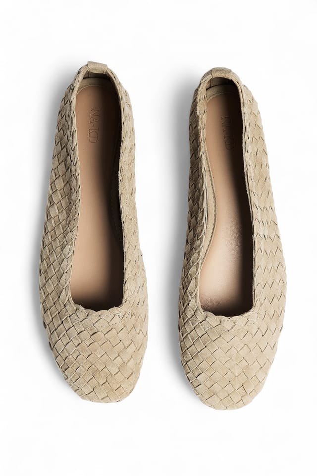 Beige Ballerinas aus gewebtem Wildleder