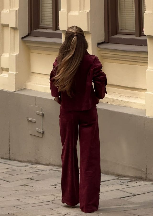 Burgundy Outfits: The Rich, Modern and Edgy Color Trend of Fall 2025 | NA-KD Burgundy Outfits: The Rich, Modern and Edgy Color Trend of Fall 2025 | NA-KD