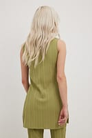 Go to image 2 of 4