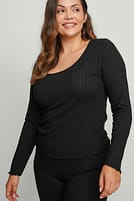 Go to image 1 of 4