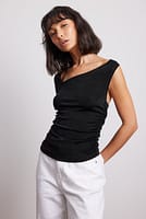Go to image 1 of 4