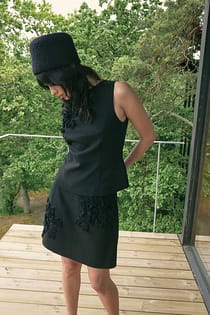 Minifalda con apliques de flores