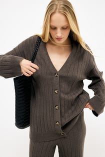 Rippstrick-Cardigan mit V-Ausschnitt