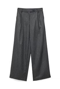 weite Hose mit Nadelstreifen und niedriger Taille