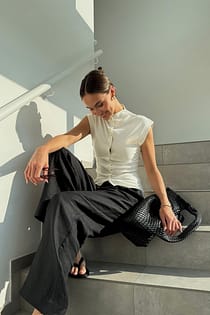 Pantalón de lino entallado y ancho