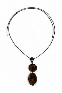 Halsband med hänge