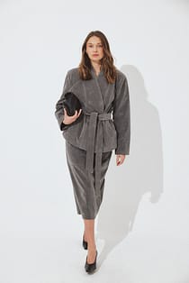 Chaqueta corta de ante sintético con detalle de lazo