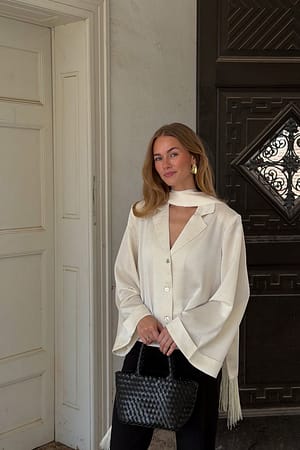 Cream Bluse med vide ermer og krøllete stoff