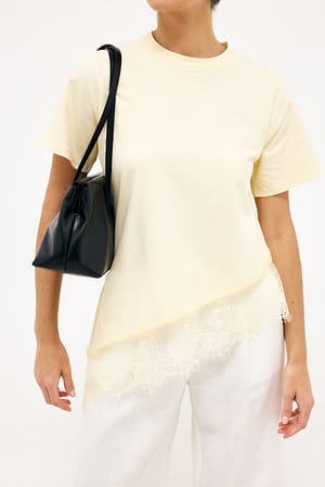 Light Yellow T-shirt asymétrique en dentelle