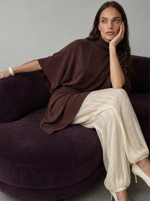 Brown Asymmetrische Bluse mit hohem Kragen