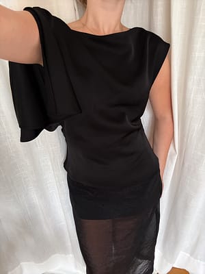 Black Asymmetrisk Slidsdetalje Draperet Top
