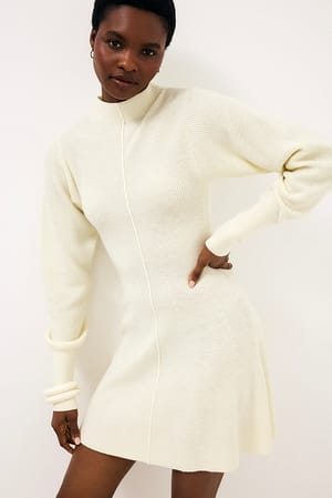 Offwhite Balloonærmet Strikket Turtleneck Kjole