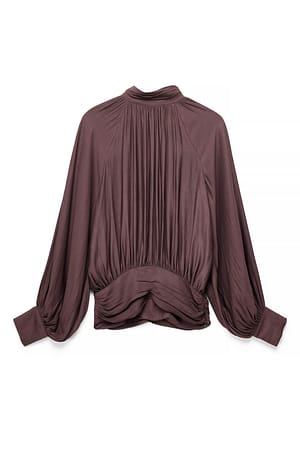 Plum Bluse med ballongsleeve og åpen rygg