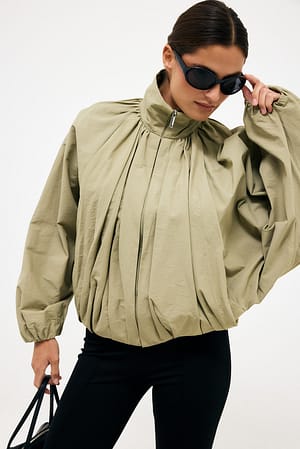 Beige Jacka med batwing ärmar