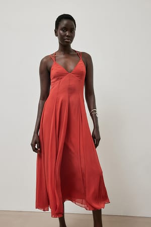 Rustic Red Midikjole i chiffon med stropper