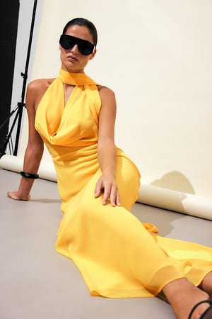 Yellow Robe longue en mousseline avec écharpe effet cascade