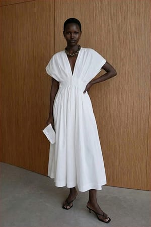 White Vestido midi de algodón con mangas cortas y plisados