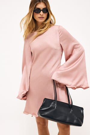 Light Pink Crinkle Satin Mini-Kleid mit Wasserfall-Rücken