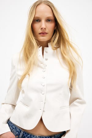 Offwhite Crinkled Short Fitted Blazer
