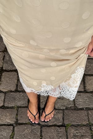 Light Beige Midi-rok met stippen en kantdetail