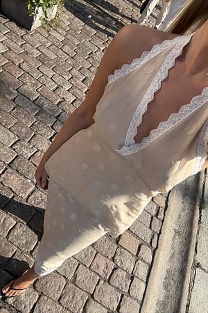 Light Beige Prickig singlet med spetsdetalj