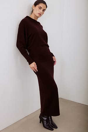 Wine Red Gestricktes Maxi-Kleid mit Fledermausärmeln und Drapierung