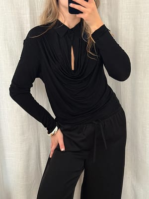 Black Camisa con cuello drapeado