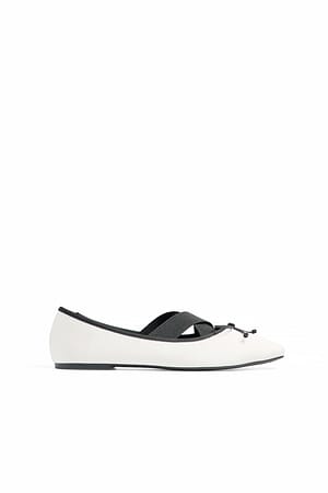 Off White Ballerinasko med elastiske detaljer