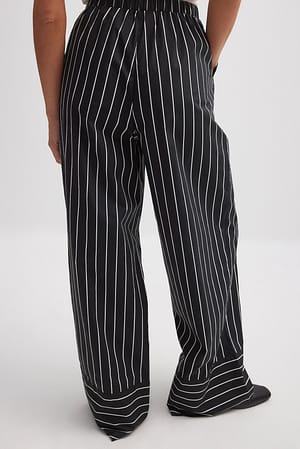 Elasticated Waist Zip Detail Crop Trouser