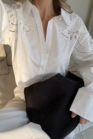 White Bomuldsskjorte med broderi