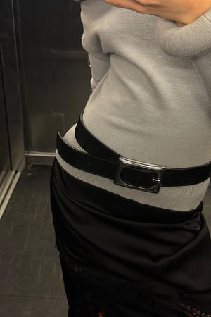 Grey Stickad topp med vadderade detaljer