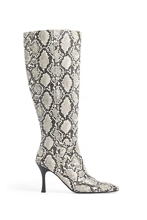 Snake Print Boots med tettsittende passform og firkantet tå