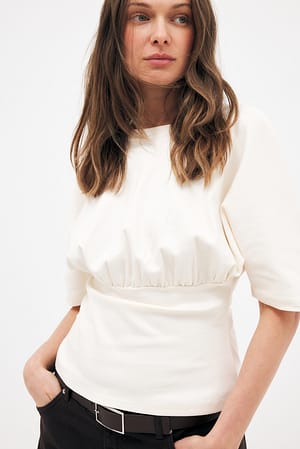 White T-Shirt mit taillierter Taille