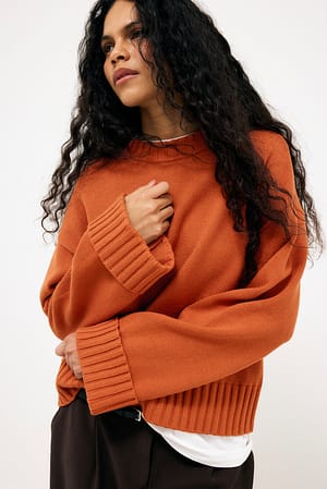 Burnt Orange Jersey de punto con manga doblada