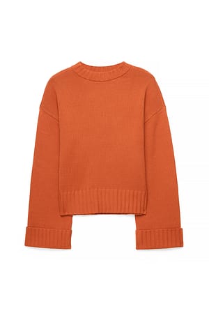 Burnt Orange Strickpullover mit gefalteten Ärmeln