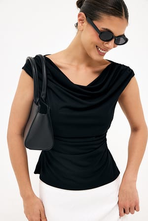 Black Top sin mangas drapeado