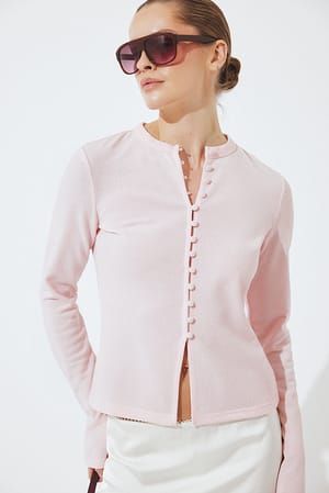 Light Pink Top met knopen aan de voorkant