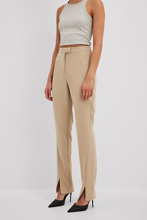 Pantalon de costume fendu à l'avant Beige NA-KD - Main Image