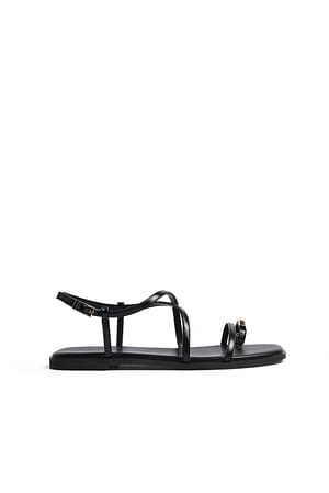 Black Riemchensandalen mit Golddetail