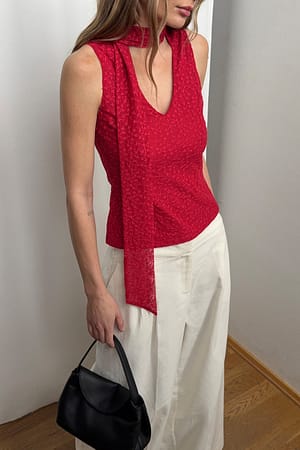Red Top med halterneck