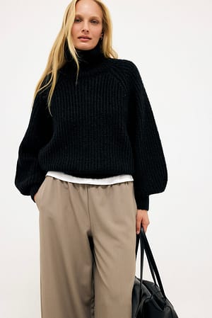 Black Strikket sweater med tunge ribstrikkede ballonærmer