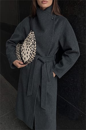 Dark Grey Kappa med hög krage och dubbelriktad yta
