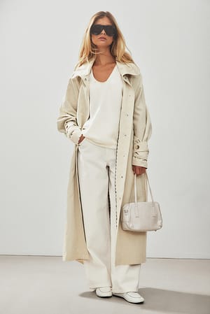 Beige Trenchcoat mit Stehkragen