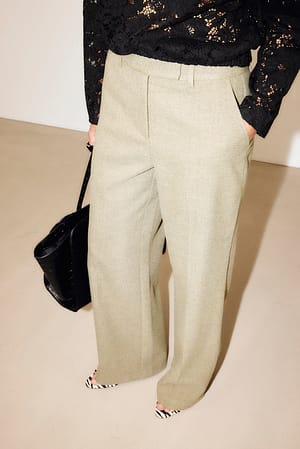 Beige Hose mit hoher Taille und Gesäßtasche
