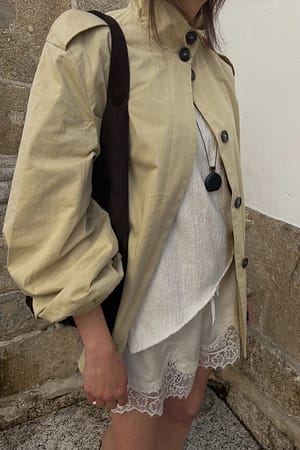 Beige Trenchjas met ronde mouwen